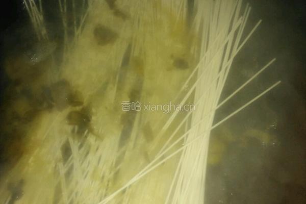 酸菜猪肝汤面的做法图解5