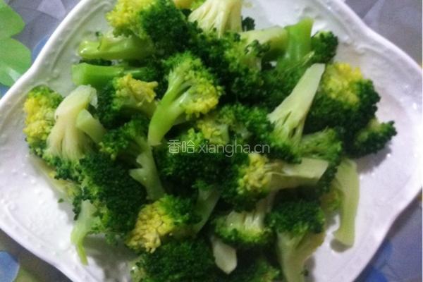 浇汁西兰花的做法图解2