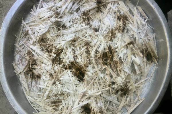 香煎芋丝糕的做法图解3