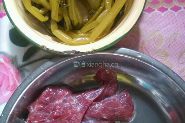 酸菜牛肉粥的做法图解1