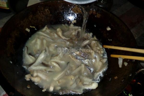 蘑菇炒肉的做法图解4