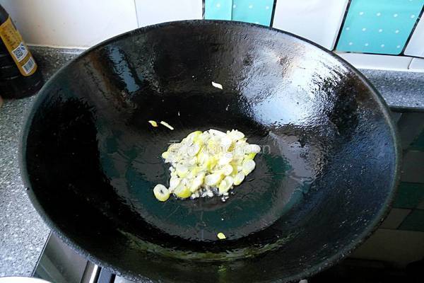 肉片炒菜花的做法图解2