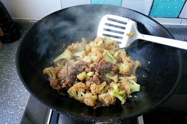 肉片炒菜花的做法图解7