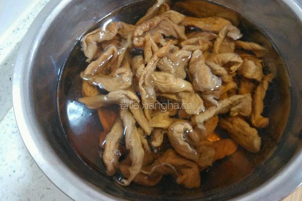 萝卜干炒肉的做法图解1