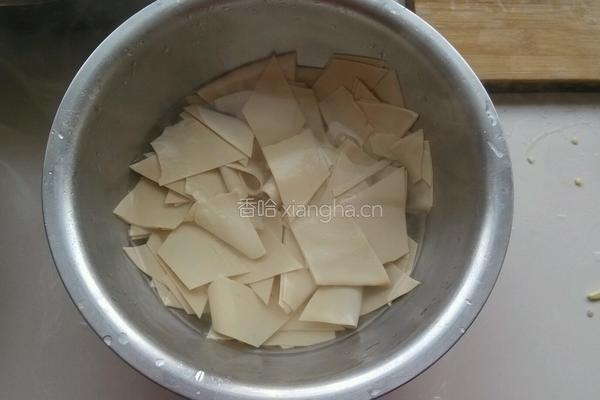 青椒炒豆皮的做法图解2