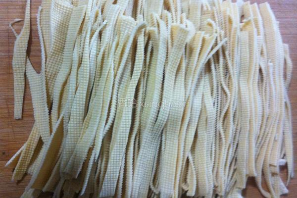豆芽凉拌菜的做法图解1