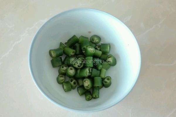 青椒炒韭黄的做法图解2