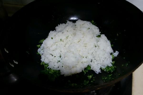 西兰花炒饭的做法图解7