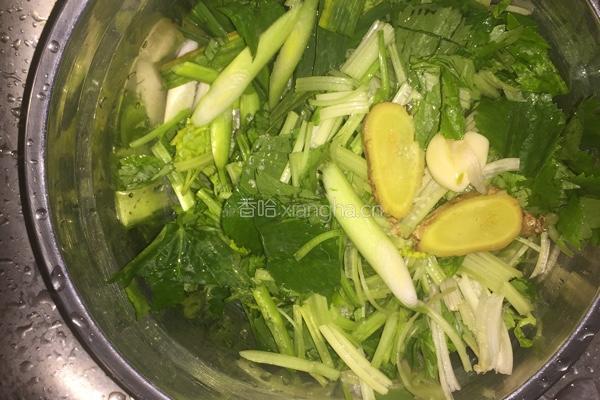 芹菜炒螺肉的做法图解2