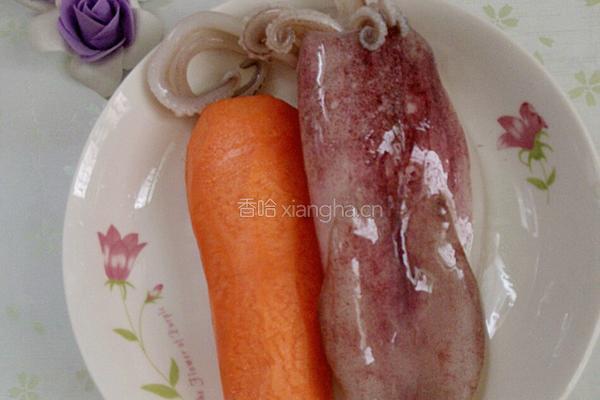鱿鱼炒胡萝卜的做法图解1
