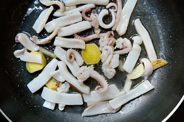 鱿鱼炒胡萝卜的做法图解6