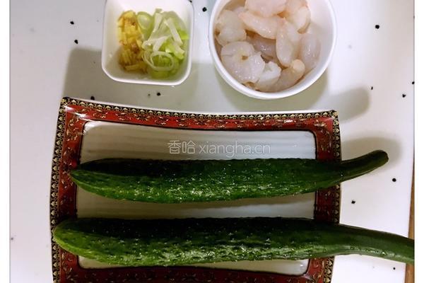 虾仁炒瓜丁的做法图解1