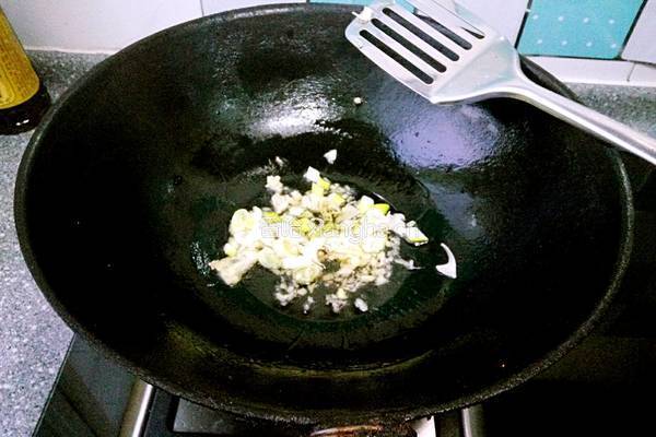 熏干芹菜肉片的做法图解2