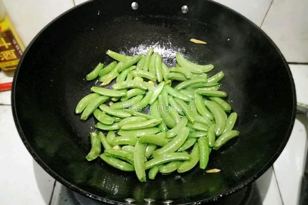 甜豆炒肉的做法图解6