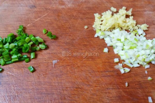 咸蛋黄烧豆腐的做法图解2