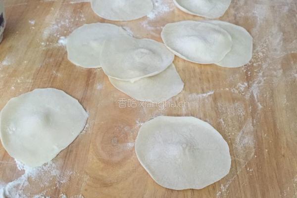 胡萝卜羊肉水饺的做法图解4