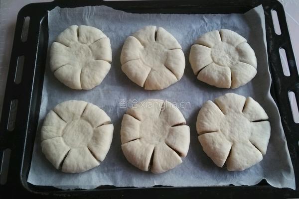 豆沙花朵面包的做法图解10