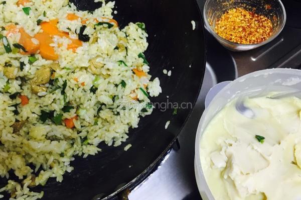 胡萝卜鸡腿绊饭的做法图解4