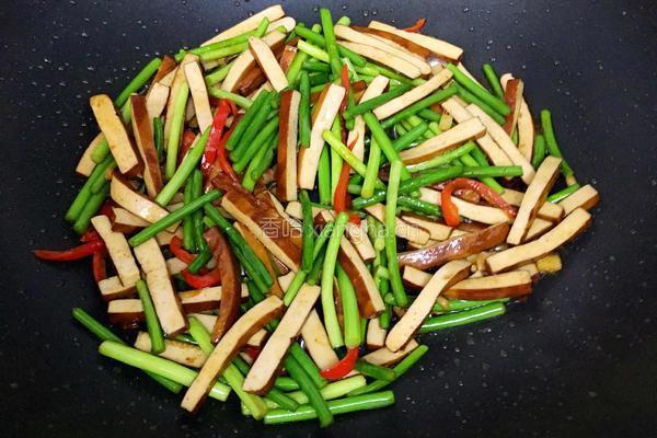 香干炒蒜苔的做法图解10