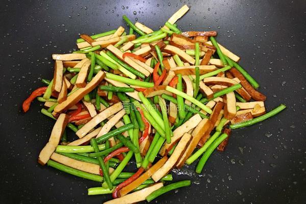 香干炒蒜苔的做法图解11