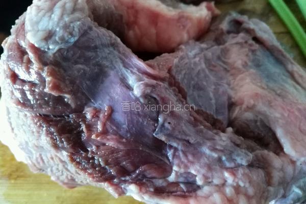 驴肉芹菜蒸饺的做法图解1