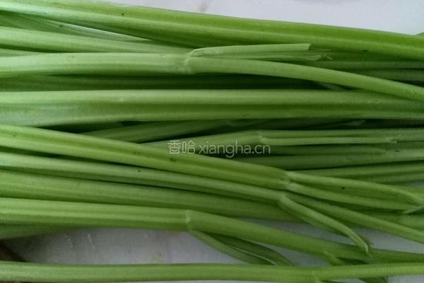 驴肉芹菜蒸饺的做法图解2