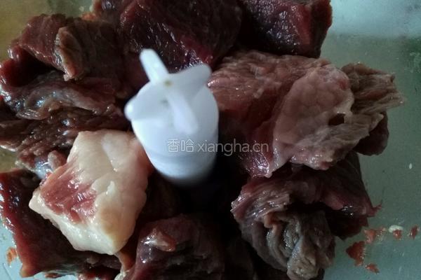 驴肉芹菜蒸饺的做法图解3