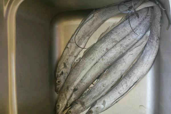 干炸带鱼的做法图解1