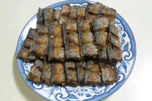 干炸带鱼的做法图解5