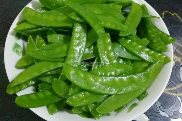 牛肉炒荷兰豆的做法图解2