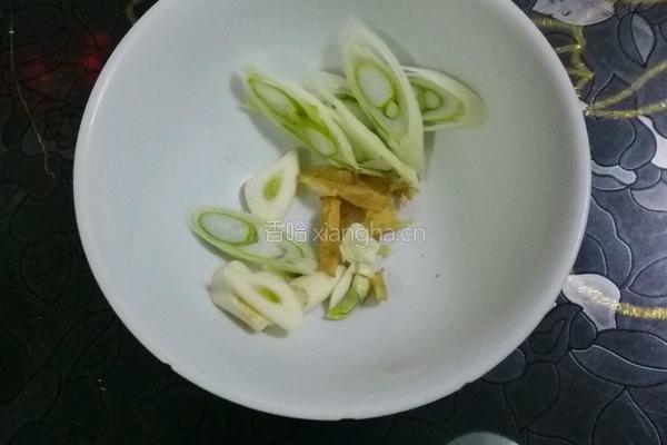 牛肉炒荷兰豆的做法图解3
