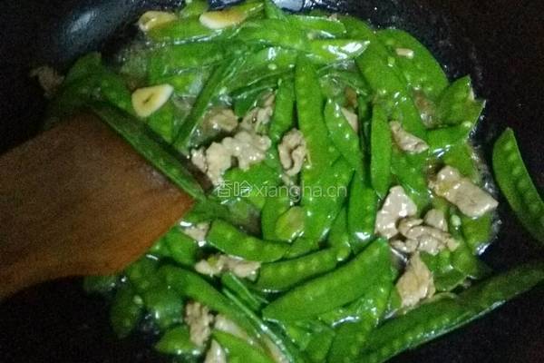 牛肉炒荷兰豆的做法图解8