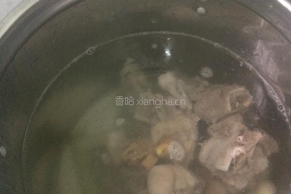 竹蔗马蹄羊肉汤的做法图解3