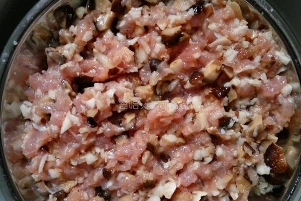 马蹄香菇蒸肉饼的做法图解4