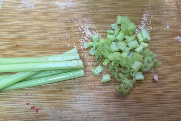 芹菜萝卜排骨汤的做法图解5