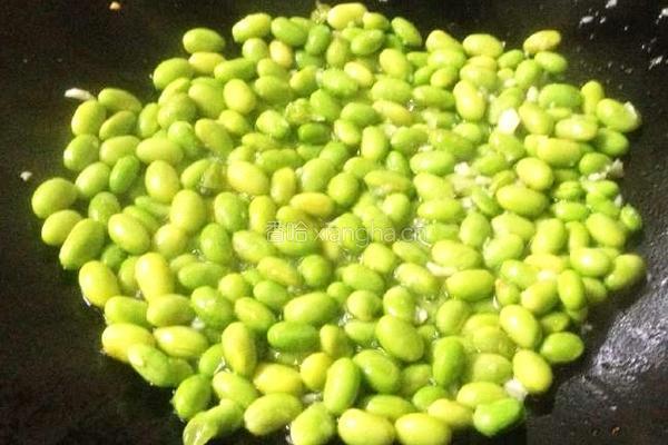 萝卜干炒青豆的做法图解7