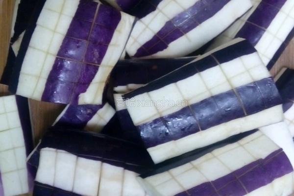 煎烧茄子块的做法图解3