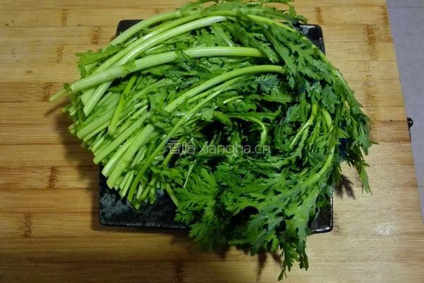 凉拌茼蒿的做法图解1