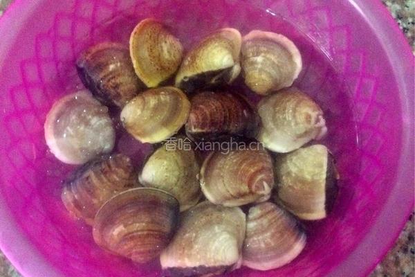 鲜味蛤蜊汤的做法图解1