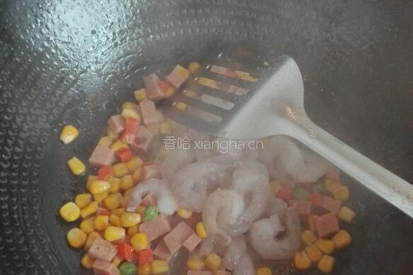 火腿杂蔬炒虾仁的做法图解5