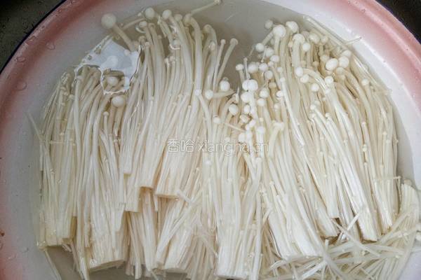 蒜蓉肉末金针菇的做法图解2