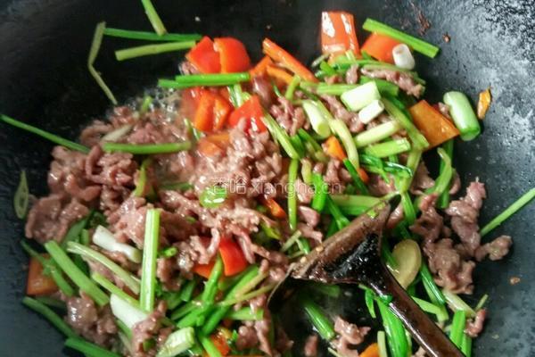 芹菜炒牛肉的做法图解4