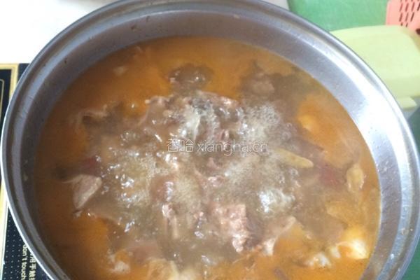 酸萝卜鸭汤的做法图解3