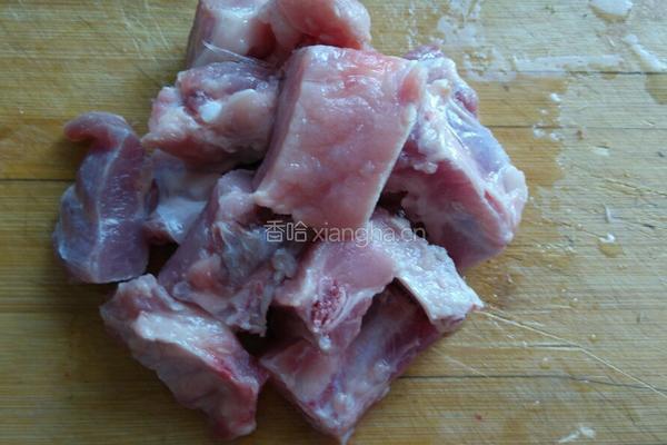  排骨红蘑炖土豆干的做法图解1
