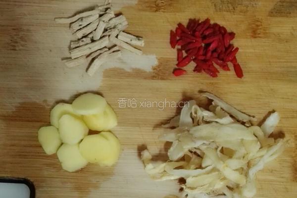 老母鸡炒酒香菇汤的做法图解2