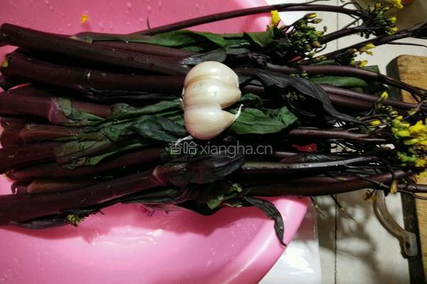 清炒红菜苔的做法图解1