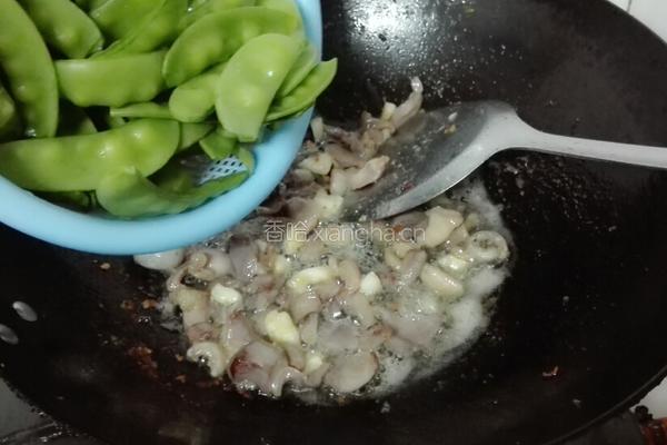 鸡胗炒荷兰豆的做法图解3