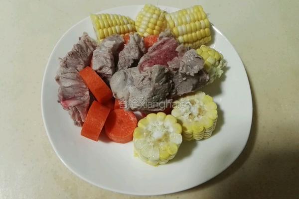 玉米胡萝卜汤的做法图解4