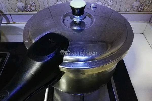 玉米胡萝卜汤的做法图解6