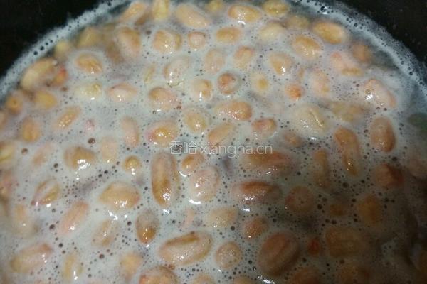 油酥花生的做法图解2